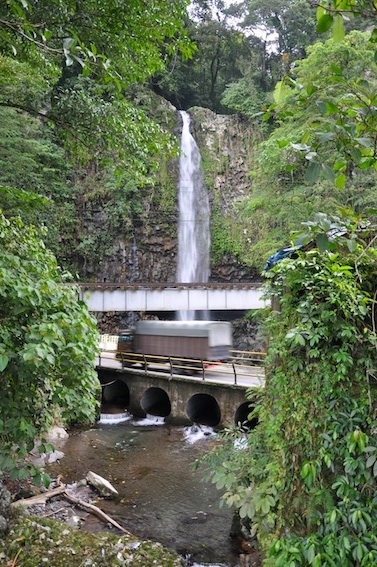 76) waterval anai