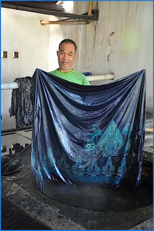067) batik