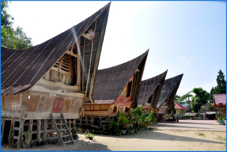 22a) batak huizen